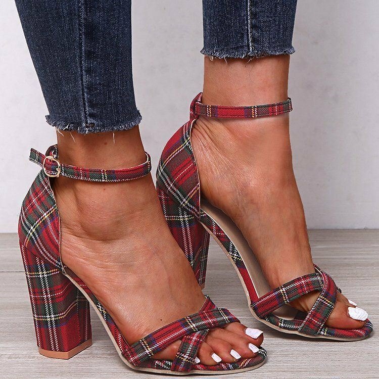 Dame Plus Size Gitter Chunky Heel Peep Toe Spenne Sommerhælsandaler