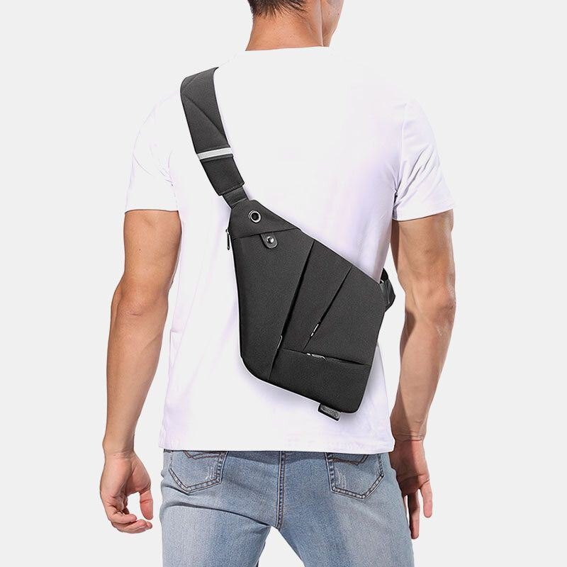 Herre Polyester Vanntett Brystveske Med Flere Lommer Multifunksjon Hodetelefon Hull Design Crossbody Bag Sling Bag