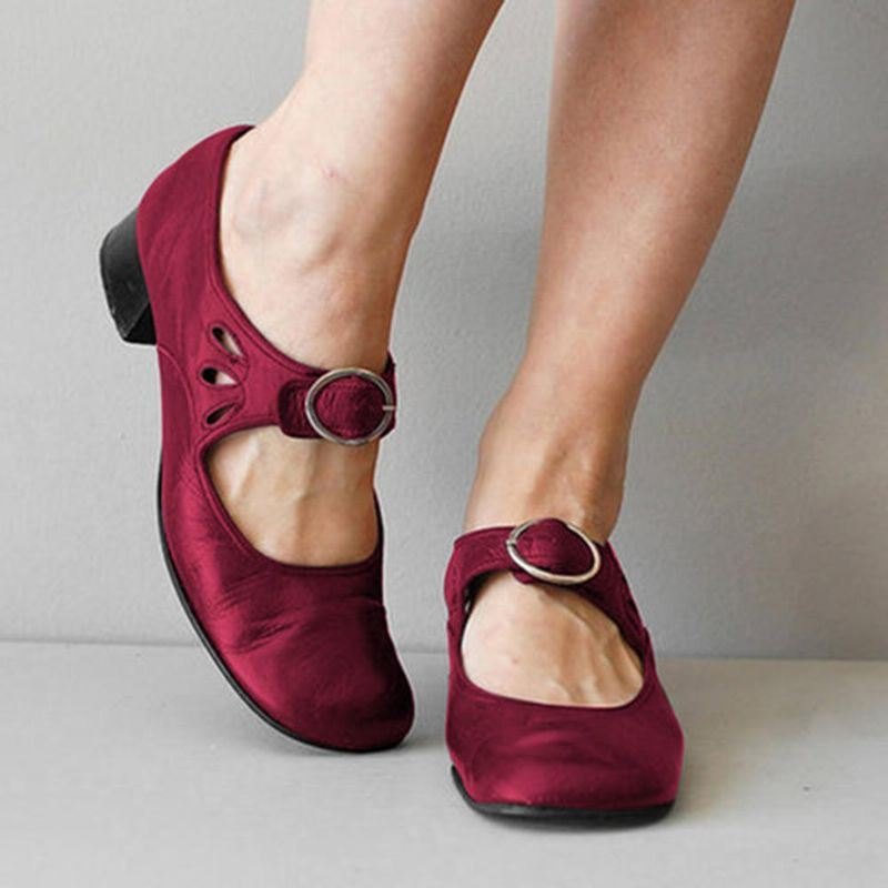 Dame Dame Retro Hollow Out Low Heel Pumps